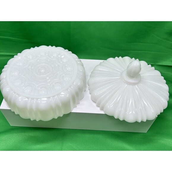 Vintage Fire King  Lidded Candy Box Milkglass Spider Web Bottom 7” Diameter - Picture 3 of 6